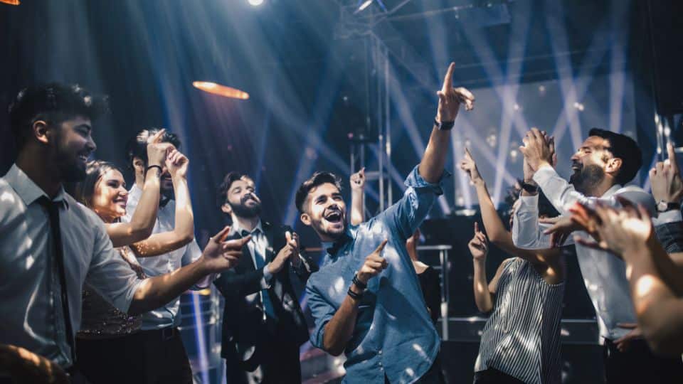 מה חשוב לבדוק לפני שסוגרים מקום במועדון בת מצווה?